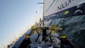 радиоуправляемая яхта Naulantia 1m FPV на океанском заливе