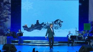 Филүс Каһиров "Җиз кыңгырау моңнары" җырын башкара