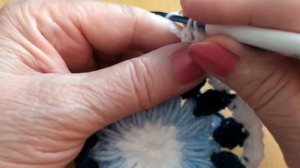 БАБУШКИН КВАДРАТ С КРУГЛОЙ СЕРЕДИНОЙ. МАСТЕР -КЛАСС.