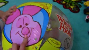 Открываем плавательные круги, надувной мяч и вкусное мыло||двойняшки