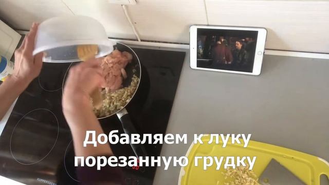 КУРИНАЯ ГРУДКА СО ШПИНАТОМ с сыром, кедровыми орешками – в сливочно-чесночном соусе! смотреть онлайн