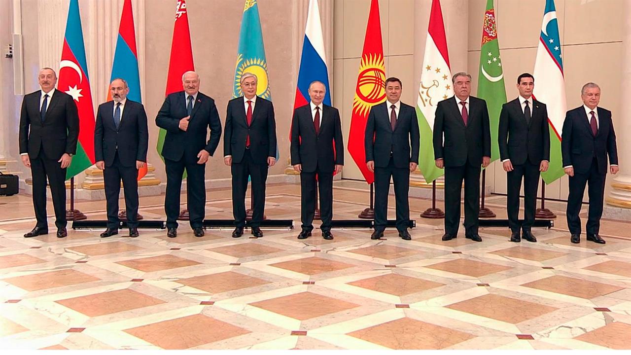 Владимир Путин пригласил лидеров стран СНГ на неформальный саммит в Санкт-Петербурге