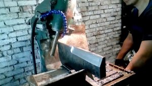 СЕРЁЖА ТОКАРЬ. Нож для дровокола. Работает фрезерный станок.  смотреть.