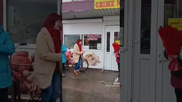 Поздравление от Белого Мишки наполнит весельем и яркими эмоциями любой ваш праздник ! смотреть онлайн