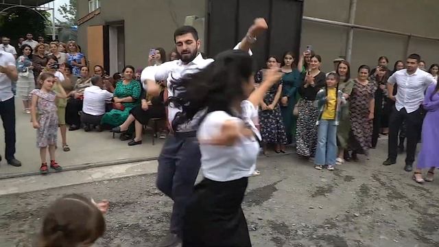 ТАНЕЦ ЛЕЗГИНКА НА СВАДЬБЕ В с. АХТЫ смотреть онлайн