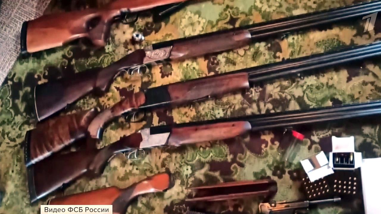 Сотни единиц оружия, тысячи патронов и взрывчатка изъяты в ходе масштабной спецоперации ФСБ