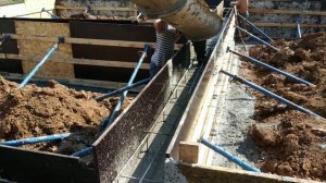 Заливка бетона в щитовую опалубку