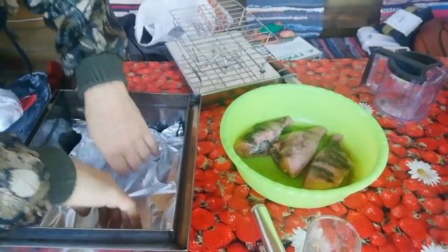 Как закоптить морского окуня