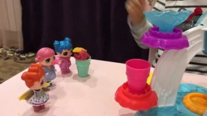 Настя делает мороженое и цветы из пластилина Плей до Играет с куклами Лол