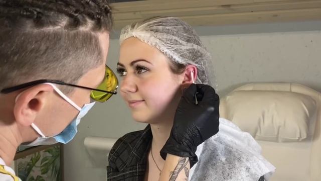 Хеликс. Пирсинг. Прокалываем ушко. На одном дыхании. смотреть онлайн