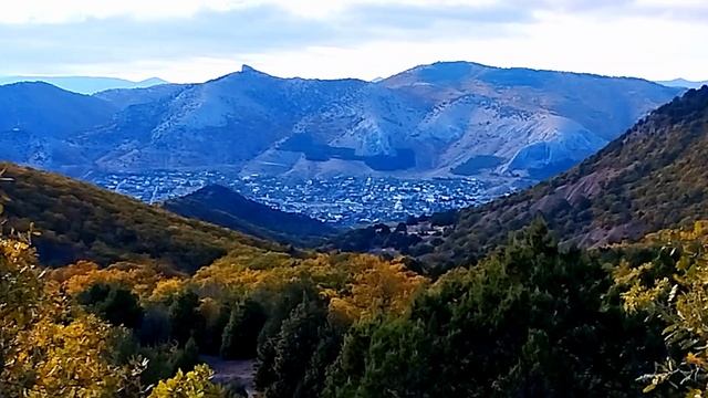 Вид на посёлок Весёлое  с окружающих гор.