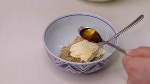 Кунжутная заправка для салата. Японская кухня в Токио.