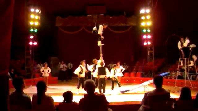 Trupa Dolly Cretu Circo Alessandrini & Casartelli (Bascula Grecia 2009).avi