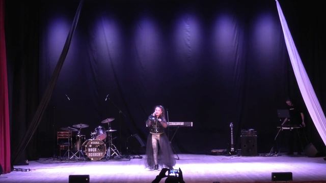 Карасева София. Нас бьют, мы летаем смотреть онлайн