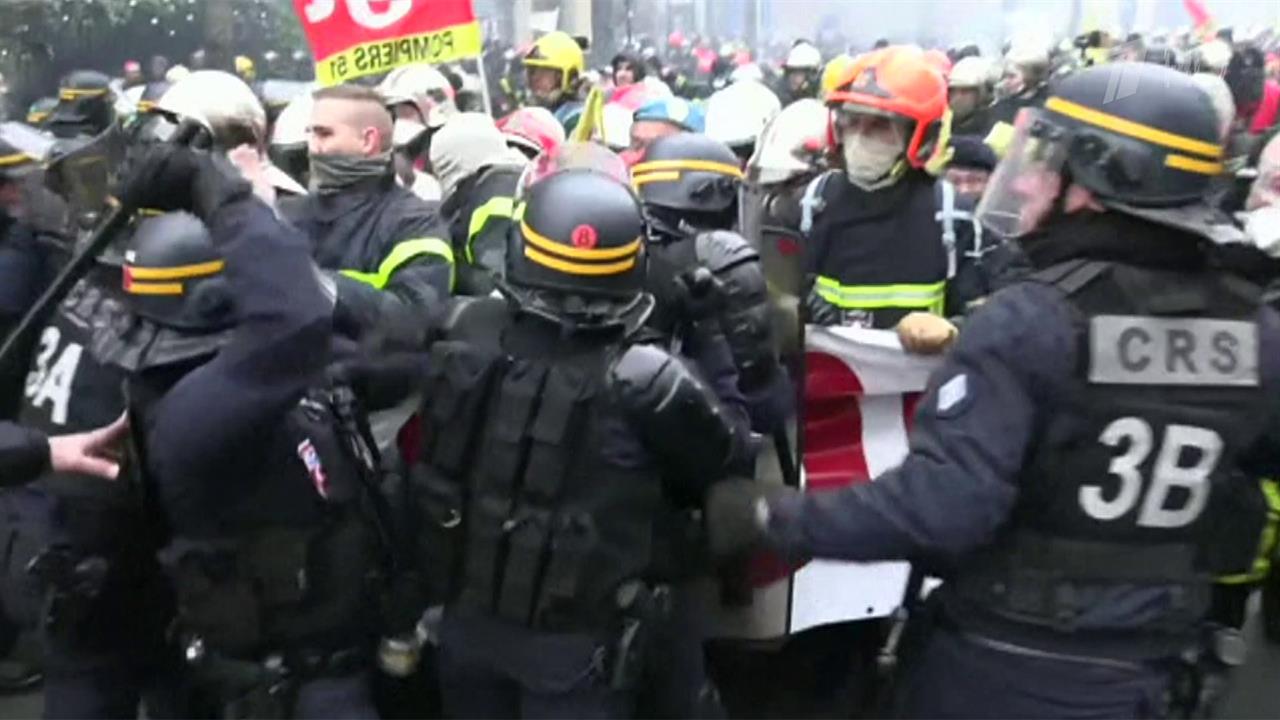 В Париже прошла очередная многотысячная демонстрация против проекта социальной реформы