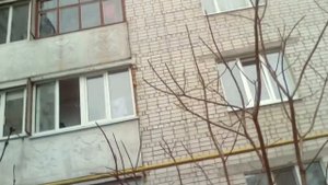 Выбросили из окна бутылку тархуна и колу