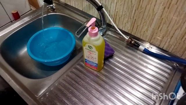 Как помыть посуду, когда в кране нет воды?