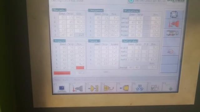 как производится и упаковывается пищевой лоток квадратный 1500мл: литьё под давлением на ТПА DKM-13 смотреть онлайн