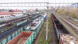 Тепловоз 2ТЭ25К-0015 "Пересвет" с перегоняемым электровозом ВЛ11М-225 и грузовым поездом