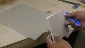 Как заделать дыру в гипсокартоне подручными средствами