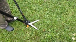 Ножницы для травы и живой изгороди Fiskars GS53 113710 видео обзор