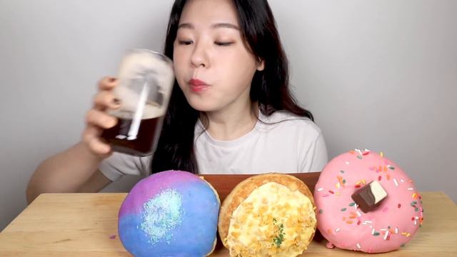 ASMR Cream Donut Mukbang 셀리스도넛 초코도넛 크림도넛 글레이즈드도넛 디저트 먹방 🍩 Chocolate Glazed Donuts Desserts ドーナツ デザー смотреть онлайн