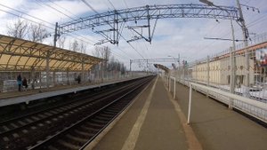 "Невский экспресс" проезжает станцию Редкино