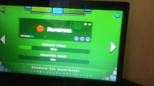 Играю в Geometry  dash на слабом ноутбуке lenovo