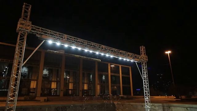 Юлиус Попп - BIT.FALL. Инсталляция на фоне Театра Драмы смотреть онлайн