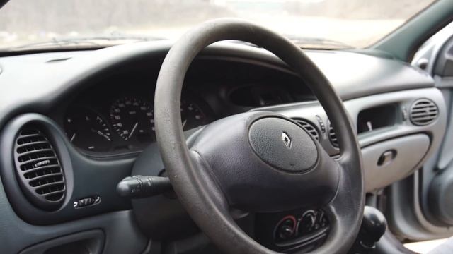 Старая Renault Megan. 1 владелец. РЫно ищо паходит.