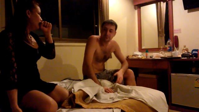 С друзьями и с тайкой смотреть онлайн