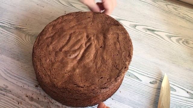 Как ровно нарезать бисквит ❤️