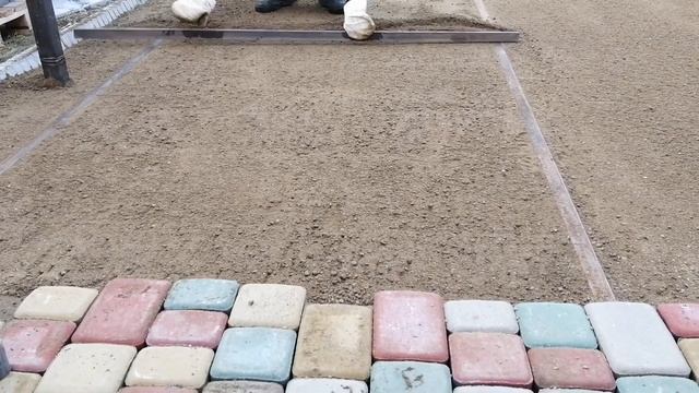 Как правильно подготовить основу для того чтобы положить брусчатку(плитку тратуарную)