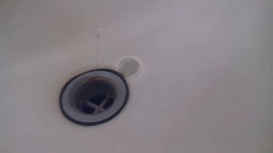 Водяная воронка в ваннеWater funnel in the bath
