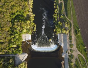 Переливная плотина Сулакского водохранилища или водопады на Иргизе