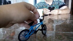 трюки на мини bmx для пальцев
