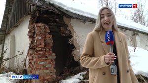 В Смоленской области на могилы стихийного кладбища могут рухнуть расположенные рядом ветхие построй