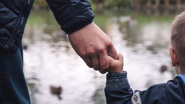 С ВЕСНОЙ! Музыкальная открытка Весенняя песенка кап кап смотреть онлайн