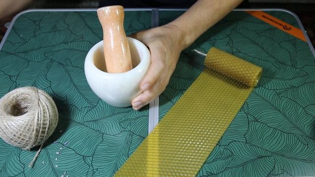 Свеча из вощины с лавандой. Мастер-класс. смотреть онлайн