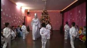 танец Снежной королевы и снежков.