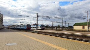 Электропоезда ЭС1П-034 "Ласточка", ЭР9Т-4052 и ЭР9Т-694 прибывают на станцию Орша-Центральная