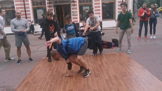 Выступление ребят на Арбате спортивные танцы #Арбат #Москва #жизньвмоскве
