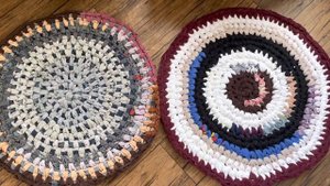 РАЗНИЦА В ТЕХНИКЕ ПЛЕТЕНИЯ КОВРИКОВ /ИЗРЕЗАЛА ВСЮ ОДЕЖДУ В ДОМЕ/ВЕЗДЕ И ВСЮДУ ВЯЖУ ЭТИ КОВРИКИ/ ХЛА