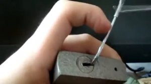 Как быстро открыть замок без ключа