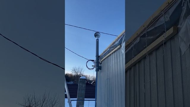 Парень сделал своими руками турбодефлектор в мини домике. смотреть онлайн