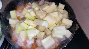 ГОТОВЛЮ ТУШЕНЫЙ КАБАЧОК С ИНДЕЙКОЙ В СМЕТАНЕ