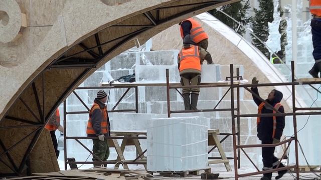 Штаб по строительству ледового городка на площади 1905 года смотреть онлайн