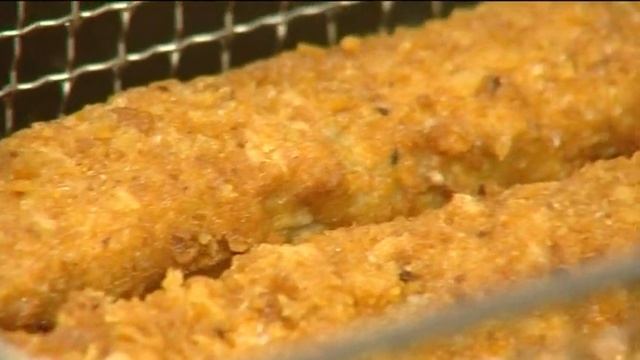 В день рождения сосиски югорский су-шеф приготовил авторский хот-дог смотреть онлайн