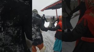 Жила была бабка у самою речки.