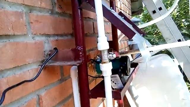 Летний душ и золотой унитаз смотреть онлайн